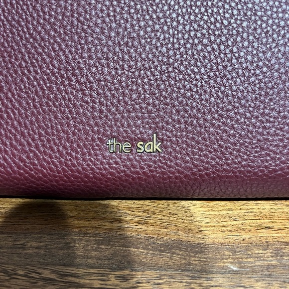 The Sak Crochet and Leather wallet in burgundy - Picture 3 of 10